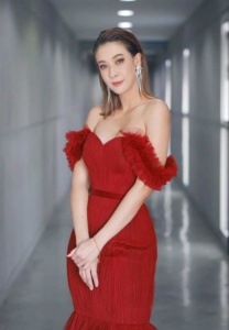 เอมี่ กลิ่นประทุม