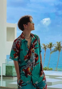 กอล์ฟ-พิชญะ-เสื้อฮาวาย