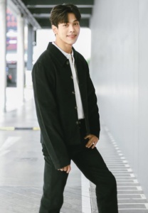 ตรี-ภรภัทร-กางเกงดำ