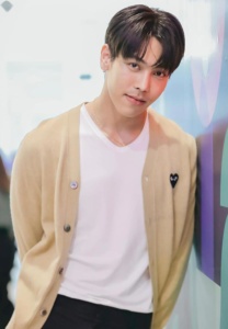 ตรี-ภรภัทร-เสื้อครีม