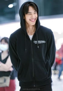 ตรี-ภรภัทร-เสื้อดำ