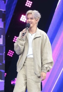 ฟิล์ม-ธนภัทร-นักร้องข้ามกำแพง ฟิล์ม-ธนภัทร-นักร้องข้ามกำแพง