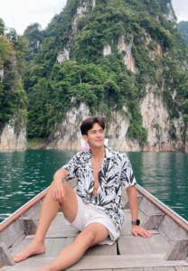 เต้ย-พงศกร-นั่งเรือ