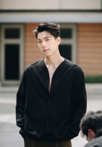 ไบร์ท-นรภัทร---ดำ ไบร์ท-นรภัทร---ดำ