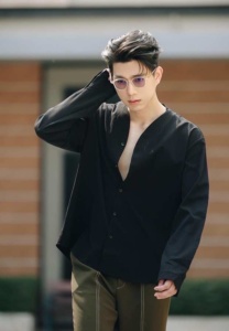 ไบร์ท-นรภัทร---แว่นม่วง