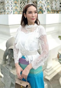 พลอยลี่-ฉัตรญาดา-นางแบบงาม