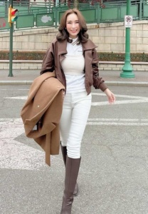 พลอยลี่-ฉัตรญาดา-นางแบบเที่ยว