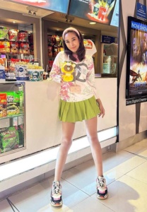 พลอยลี่-ฉัตรญาดา-นางแบบแอ๊บแบ๊ว