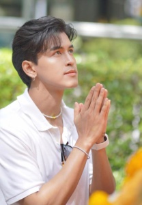 ฟิล์ม-จิรายุ-นักแสดงบวงสรวง