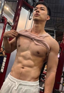 มิว-วนิชพงศ์-เล่นกล้าม