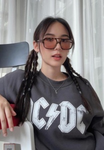 ญดา-นริลญา-ใส่แว่น ญดา-นริลญา-ใส่แว่น