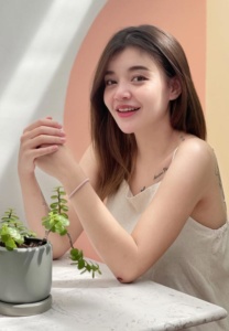 น้ำหนาว-เน็ตไอดอล