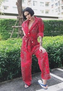 ปราง-ปรางทิพย์--ชุดแดง