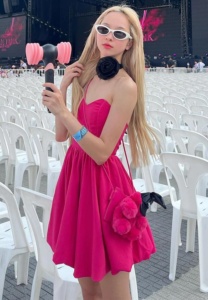 แฮนน่า-โรสเซ็นบรูม-ชุดชมพู แฮนน่า-โรสเซ็นบรูม-ชุดชมพู