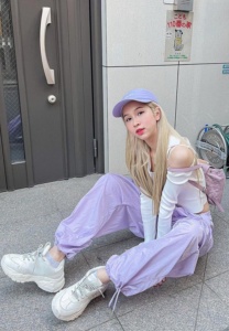 แฮนน่า-โรสเซ็นบรูม-ชุดม่วง แฮนน่า-โรสเซ็นบรูม-ชุดม่วง