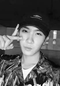 ข้าวตัง-ธนวัฒน์-ขาวดำ