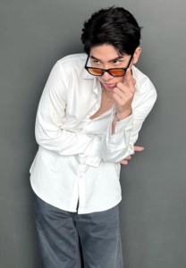 ข้าวตัง-ธนวัฒน์-ใส่แว่น