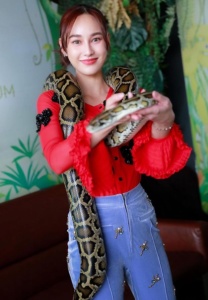 นาว-ทิสานาฏ-รักสัตว์