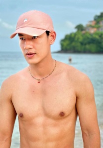 บอล-กัมมัญญ์-ถอดเสื้อ