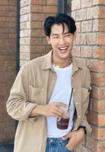 บอล-กัมมัญญ์-ยิ้มหวาน