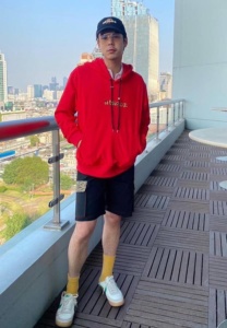 พีช-พชร-เสื้อแดง