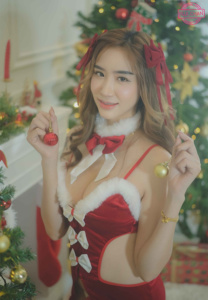 Fuji-Chan-Onlyfans-Santa Claus Fuji-Chan-ดูดี