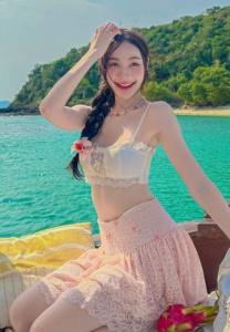 Influencer-pimmmmss-affable