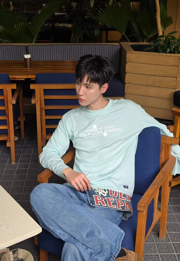 จูเนียร์ ปณชัย ในลุคเสื้อสีอ่อน
