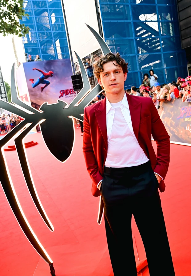 Tom Holland ระหว่างพบแฟนคลับในงานโปรโมตภาพยนตร์