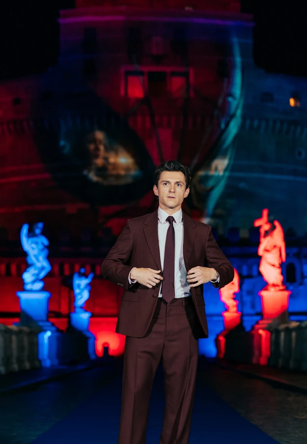 Tom Holland ในลุคสูทจากงานภาพยนตร์